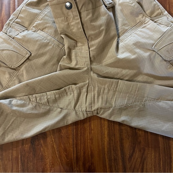 5.11 Tactical Carpenter Cargo Khaki Pants size 18 - Picture 11 of 13